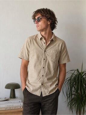 Ben Sherman Short-Sleeve Button-Down Shirt in Beige